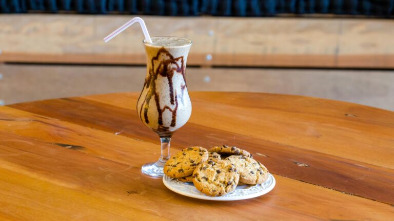 Viral 5-Minute Iced Biscoff Latte – The Creamy Coffee Recipe Everyone’s Obsessed With