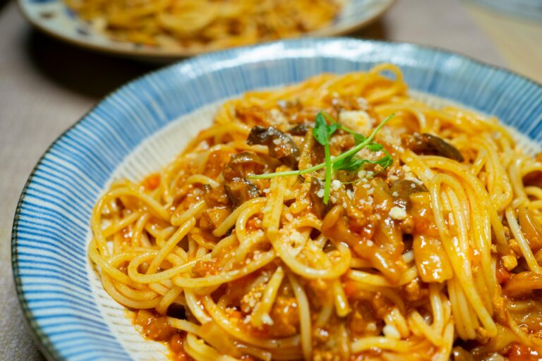 The Viral 10-Minute Spicy Tomato Cream Pasta (Gigi Hadid Hack)